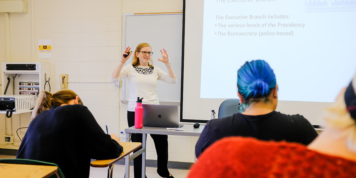 Photo of Rebecca Eissler lecturing in a classroom