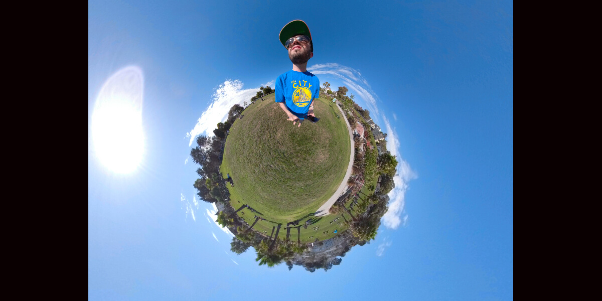 Still 360-degree image of Oscar Guerra holding his phone while walking in Dolores Park in San Francisco