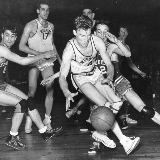 Photo of 1943 college basketball game