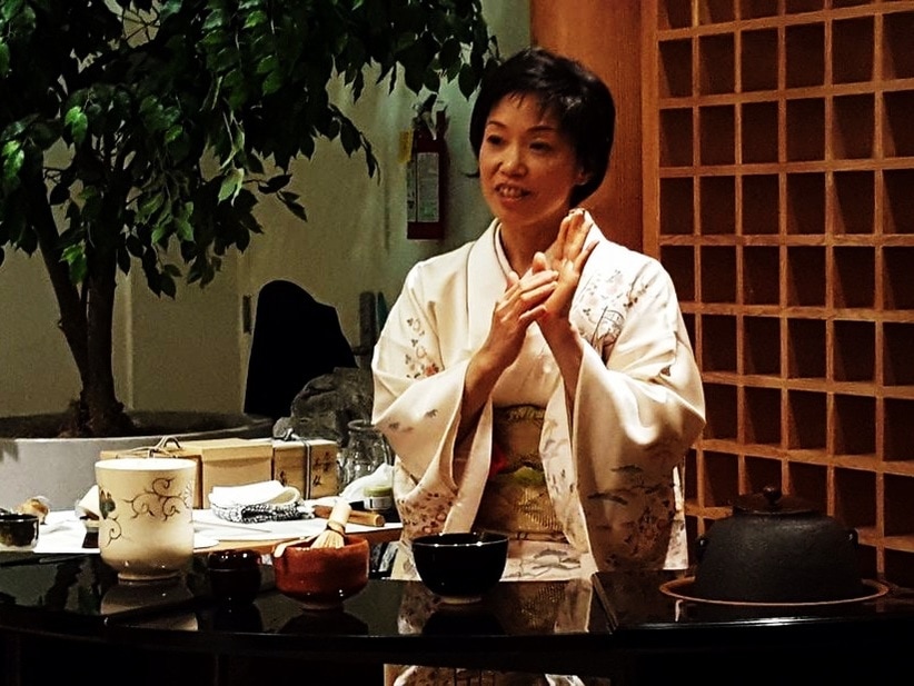 Photo of Yufuko Kurioka leading a tea ceremony