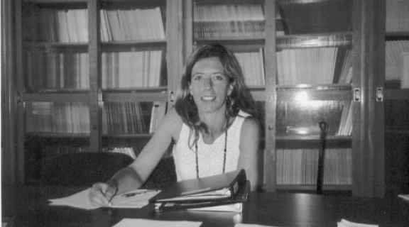 A black and white photo of Dr. Mariana Ferreira